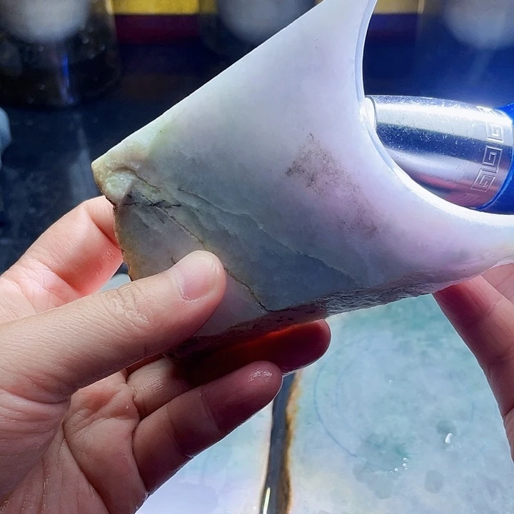 翡翠未镶嵌颈饰毛料7