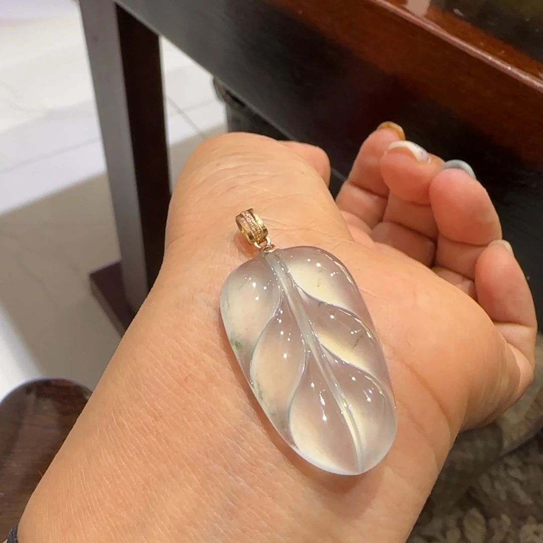 颈饰18K金镶嵌翡翠叶