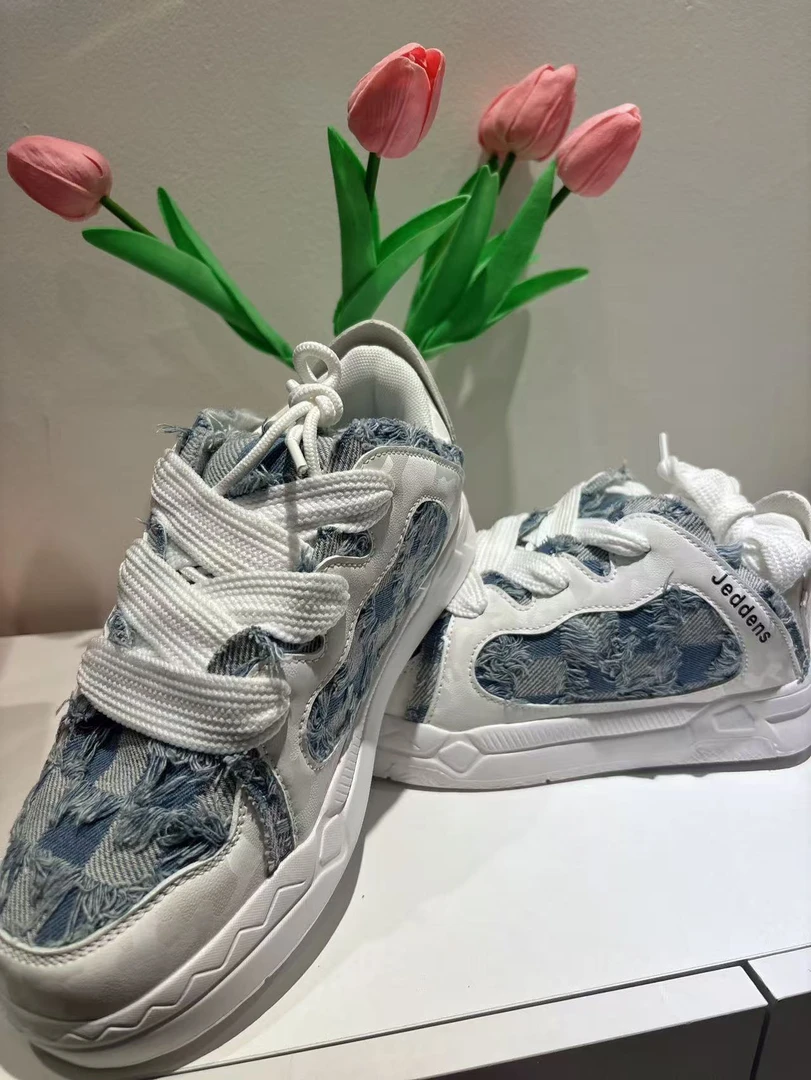 车缝线图腾通用低帮轻便鞋马丁靴黑白倒钩拼色樱花