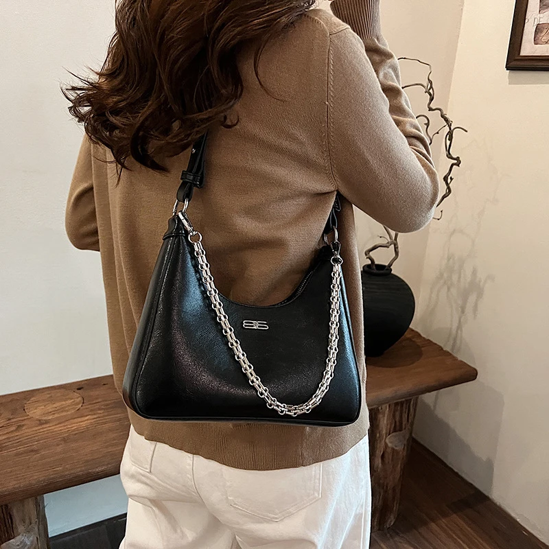 今年流行腋下包包女2025款链条时尚爆裂纹单肩包高级感休闲斜挎包