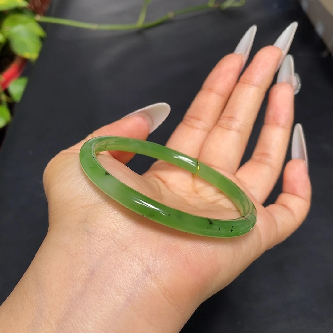 和田玉未镶嵌手镯苹果绿！59