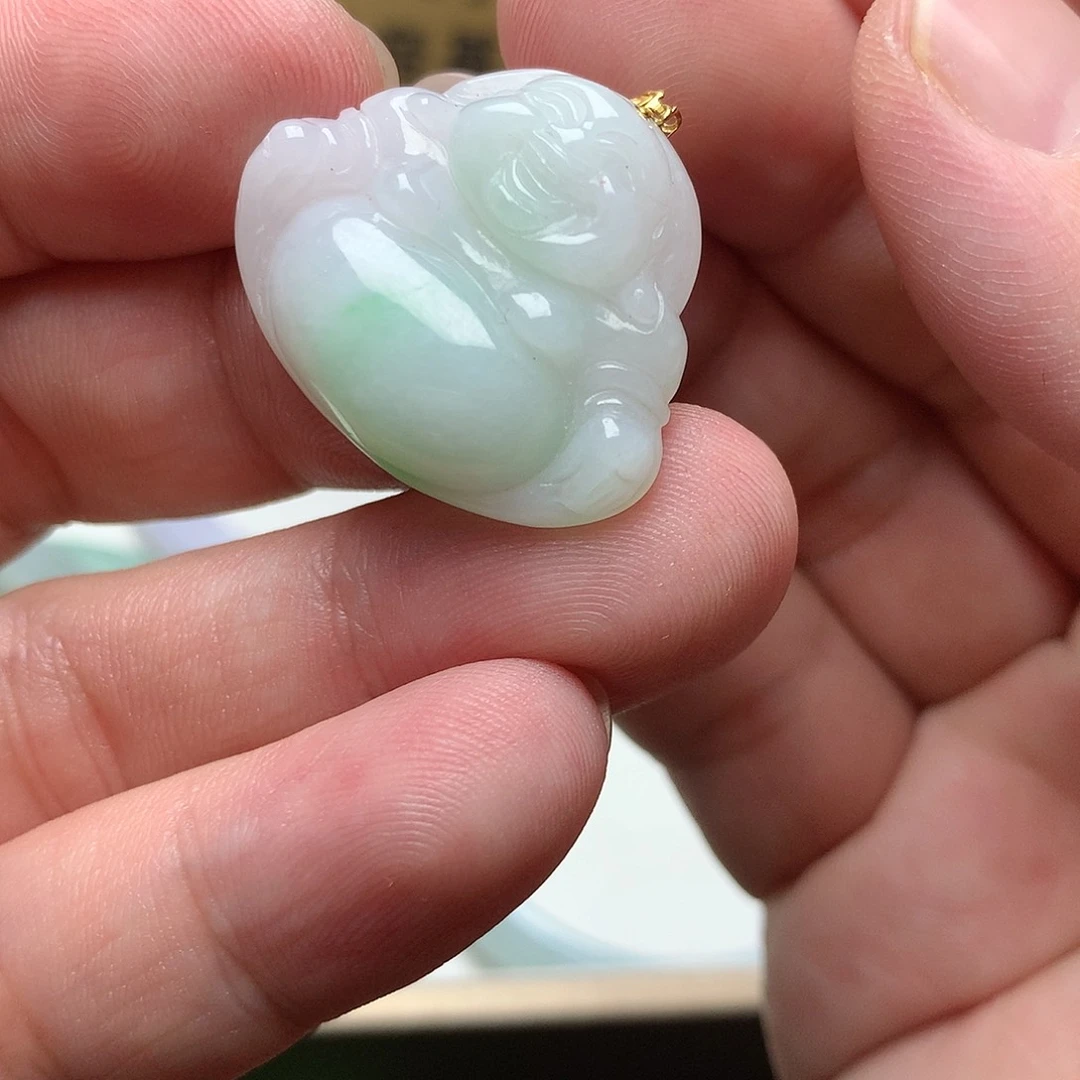 颈饰18K金镶嵌翡翠佛