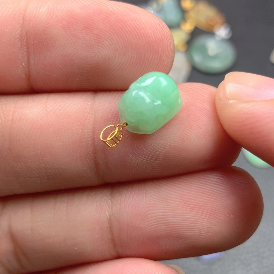 【闪购商品】颈饰18K金镶嵌翡翠翡翠猪