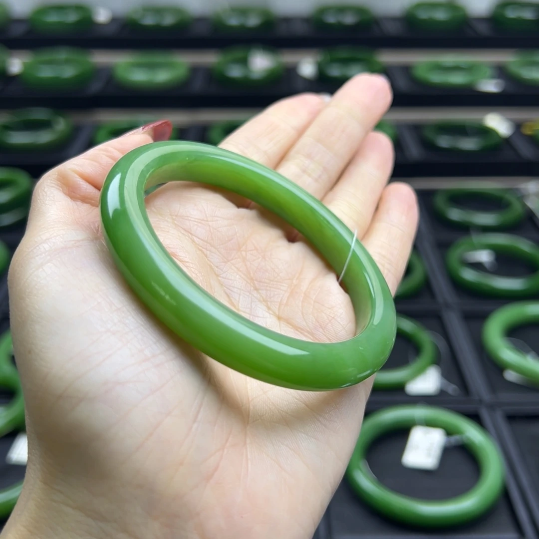 和田玉（碧玉）未镶嵌手镯