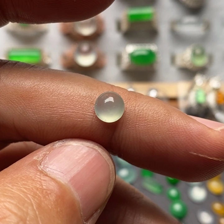 翡翠裸石冰种戒面6.8×6.5×3.4