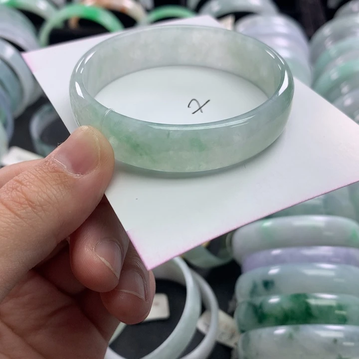 翡翠未镶嵌手镯公主