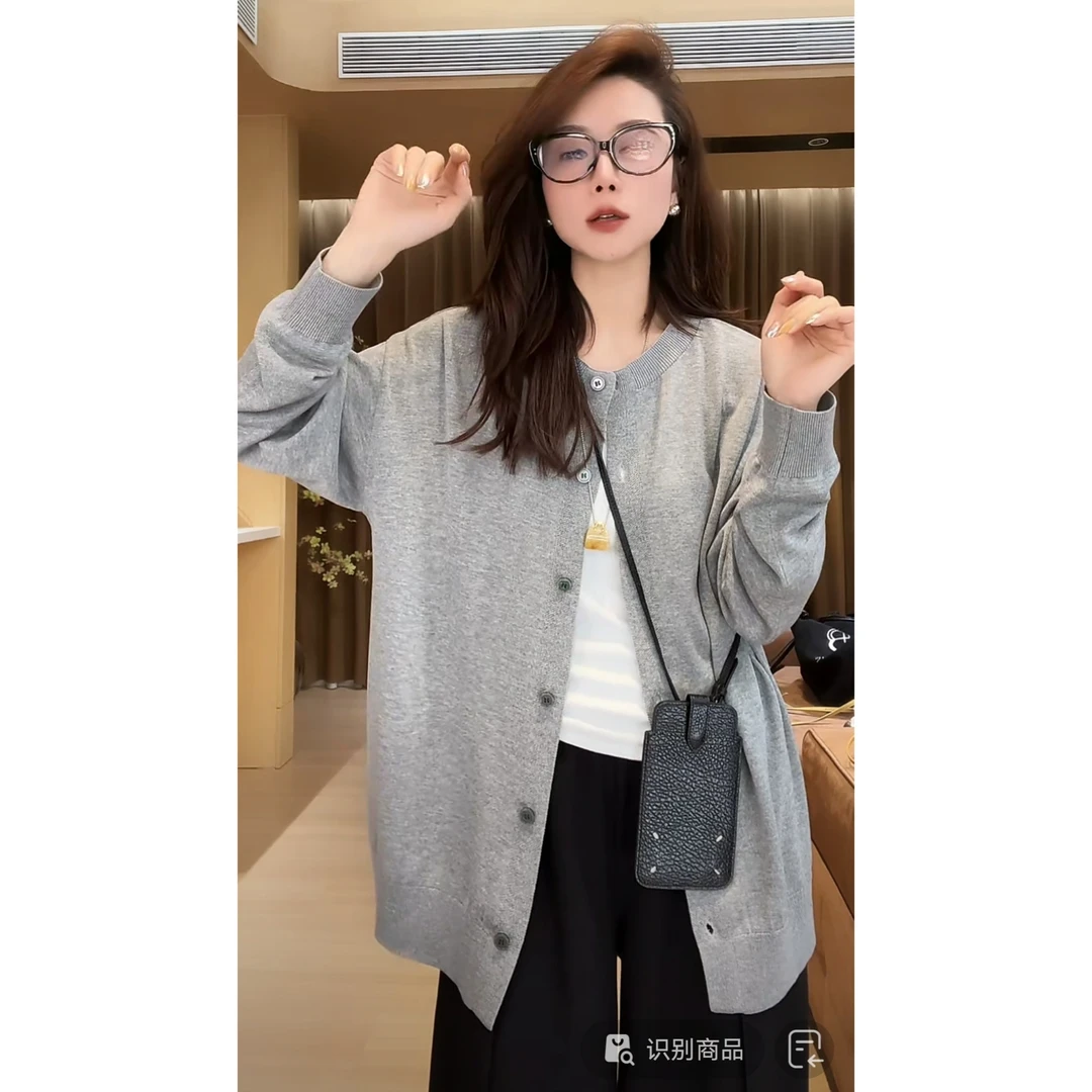 月月不吃鱼2025春夏小众设计极简风单排扣圆领针织衫 2504C1706