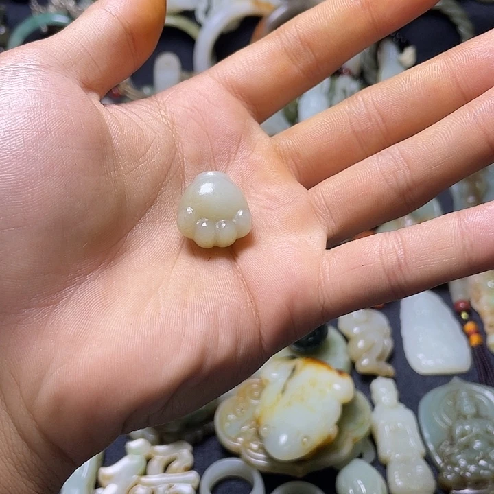 白***优颈饰未镶嵌和田玉（糖玉）