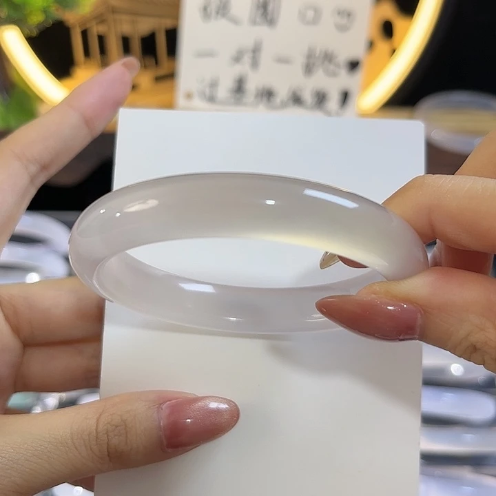 玛瑙/玉髓手镯未镶嵌58