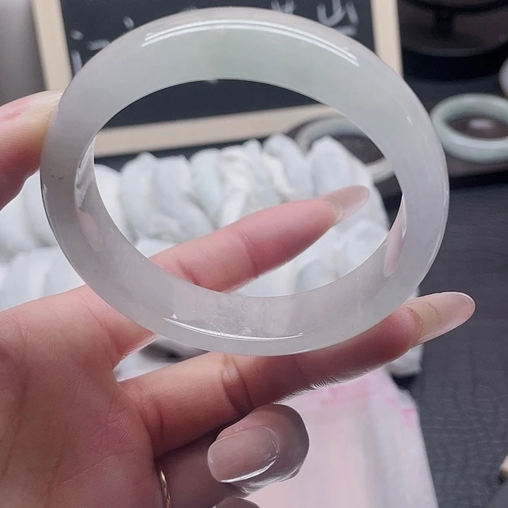 石英岩玉未镶嵌手镯1