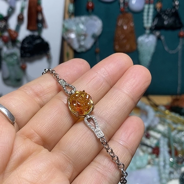 吊坠(赠链)未镶嵌翡翠