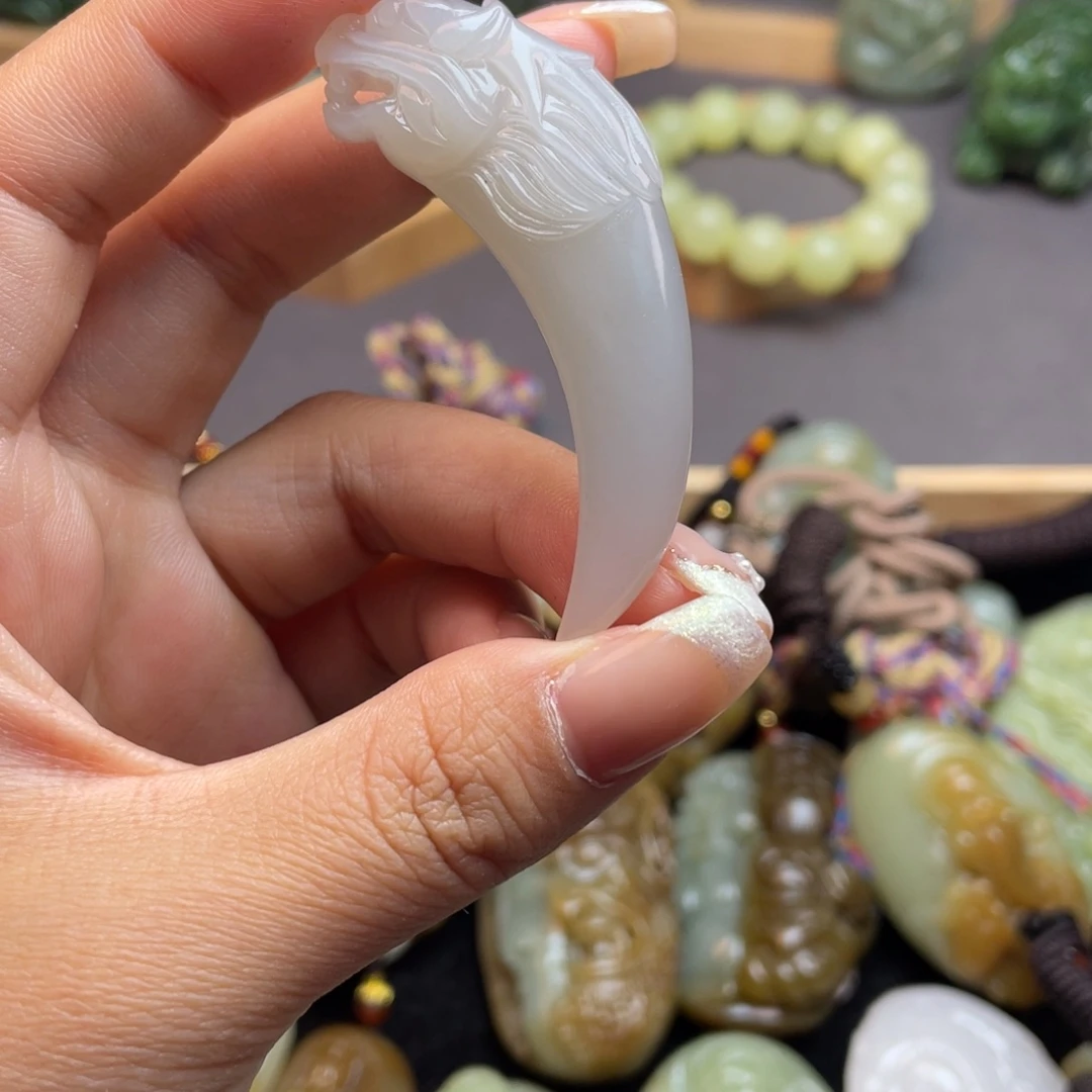 和田玉颈饰未镶嵌