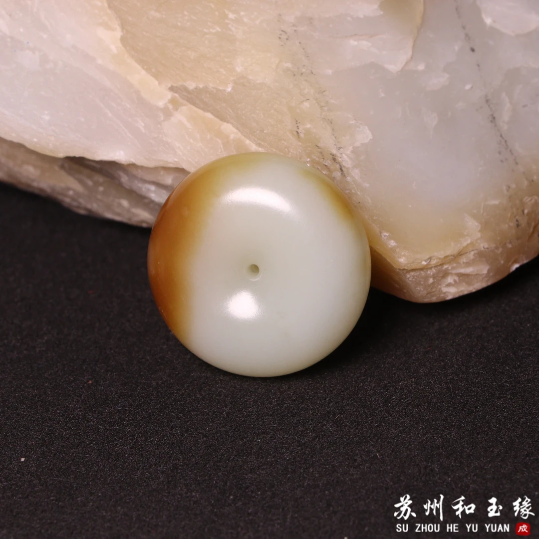 新疆和田玉且末金山糖白平安扣32.7克