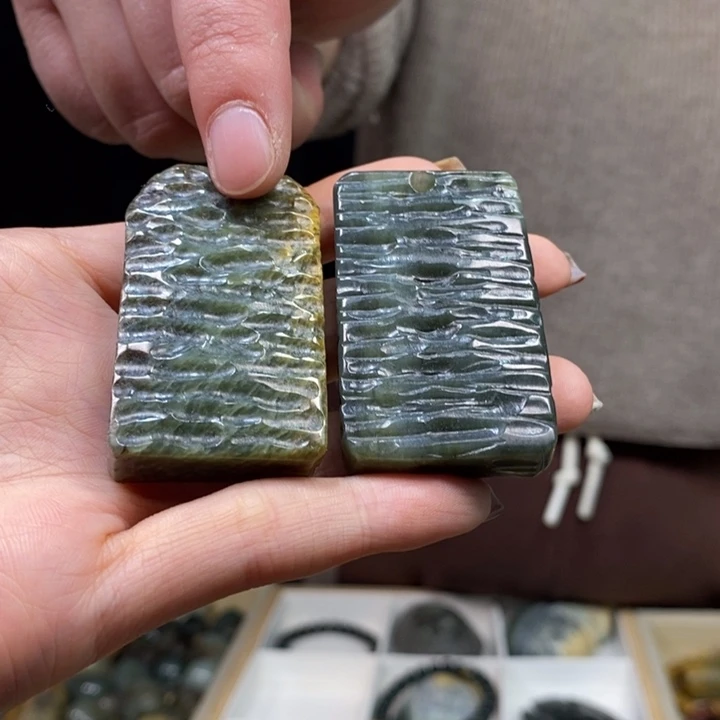 岫岩河磨玉（透闪石质玉）颈饰未镶嵌
