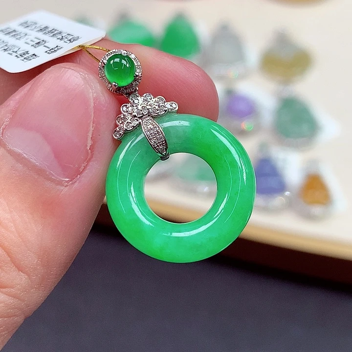 翡翠18K金镶嵌颈饰