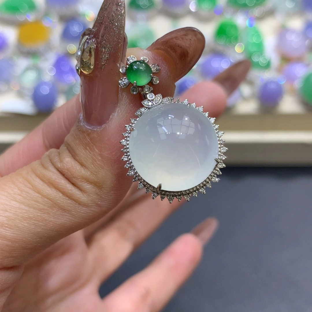 翡翠颈饰18K金镶嵌翡翠