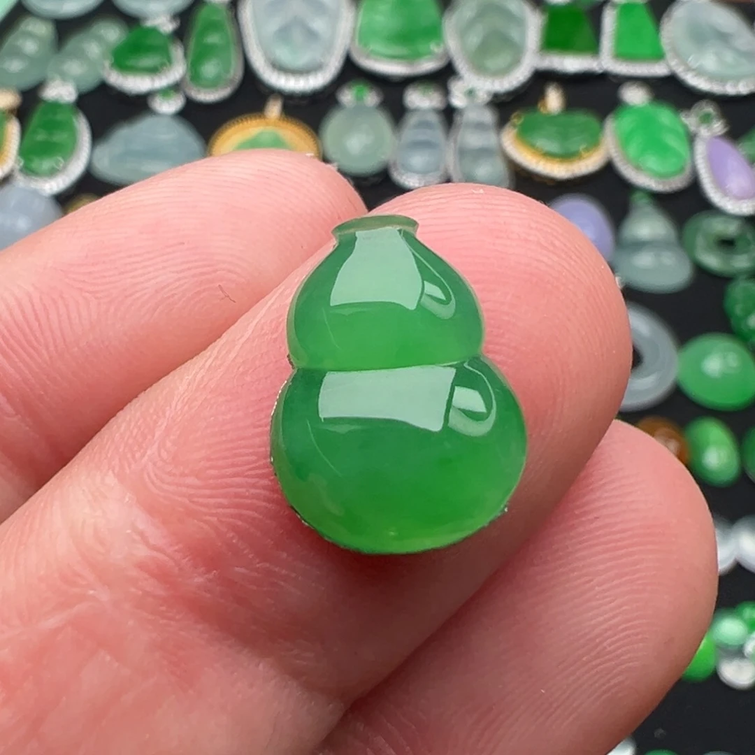 翡翠颈饰未镶嵌葫芦13.7