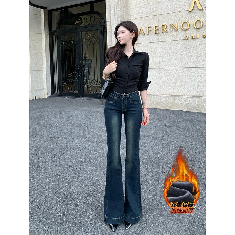 蓝灰色水洗加绒微喇牛仔裤女中低腰2025冬季新款潮流显瘦喇叭长裤