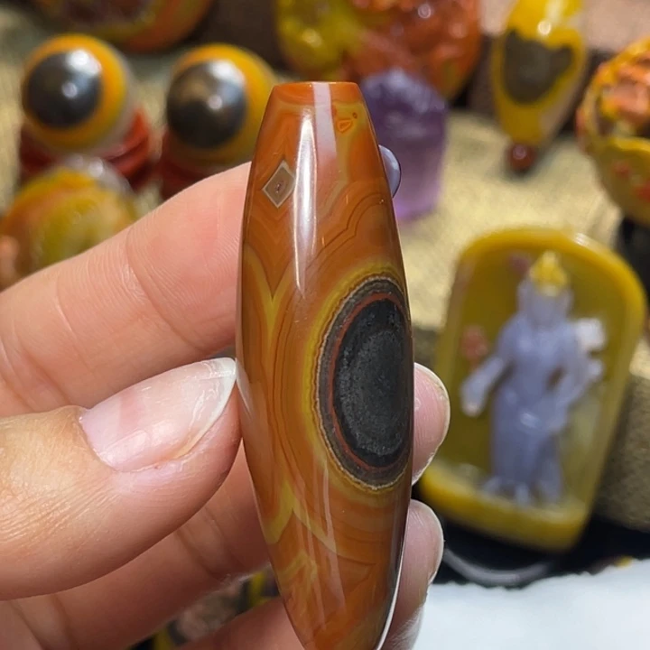 玛瑙/玉髓未镶嵌珠宝奇石品质红丝一线天眼天珠2400米