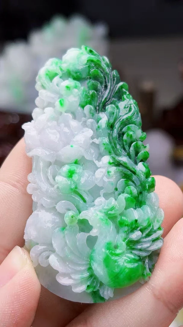 天然缅甸翡翠冰胶辣阳绿凤凰吊牌毛货买断需抛光尺寸69-32-11