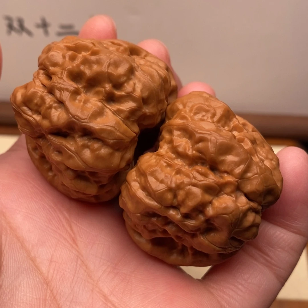 【闪购商品】把件文玩核桃边42左右