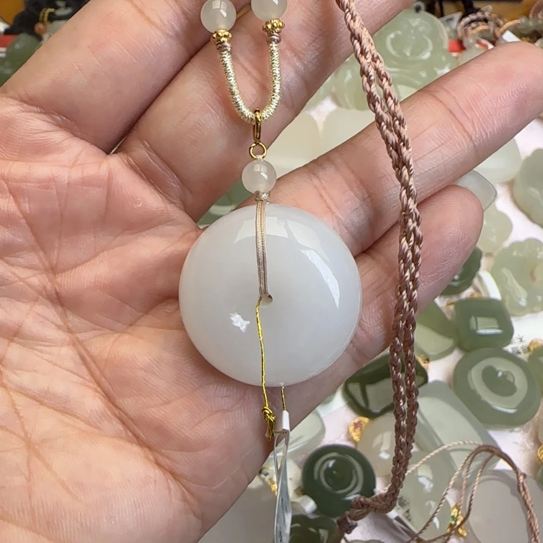 -***o和田玉未镶嵌颈饰