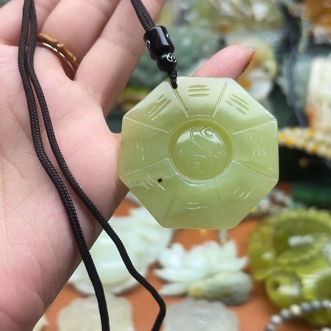 蛇纹石玉未镶嵌吊坠