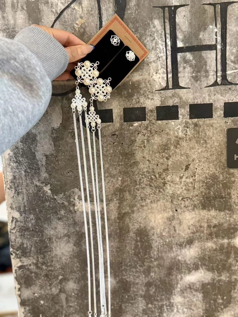 金丝绒长款流苏发夹