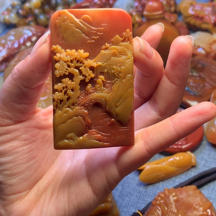 石英质玉（黄龙玉）未镶嵌颈饰