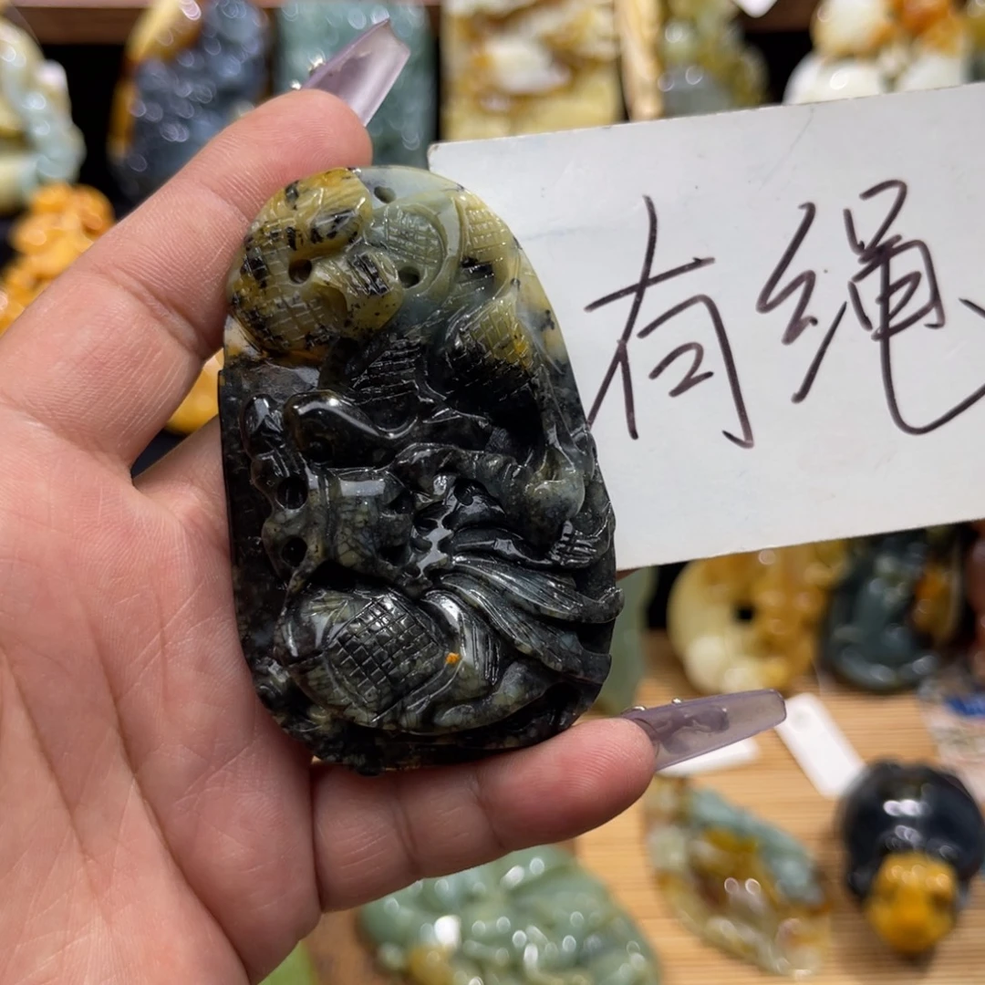 蛇纹石玉未镶嵌颈饰