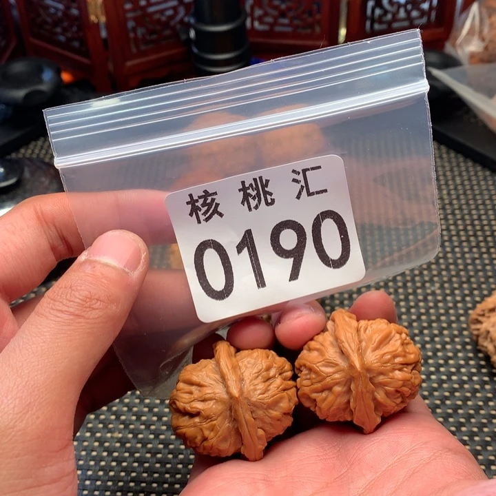 文玩核桃吊坠金字塔