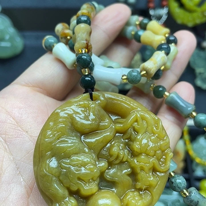 未镶嵌蛇纹石玉颈饰