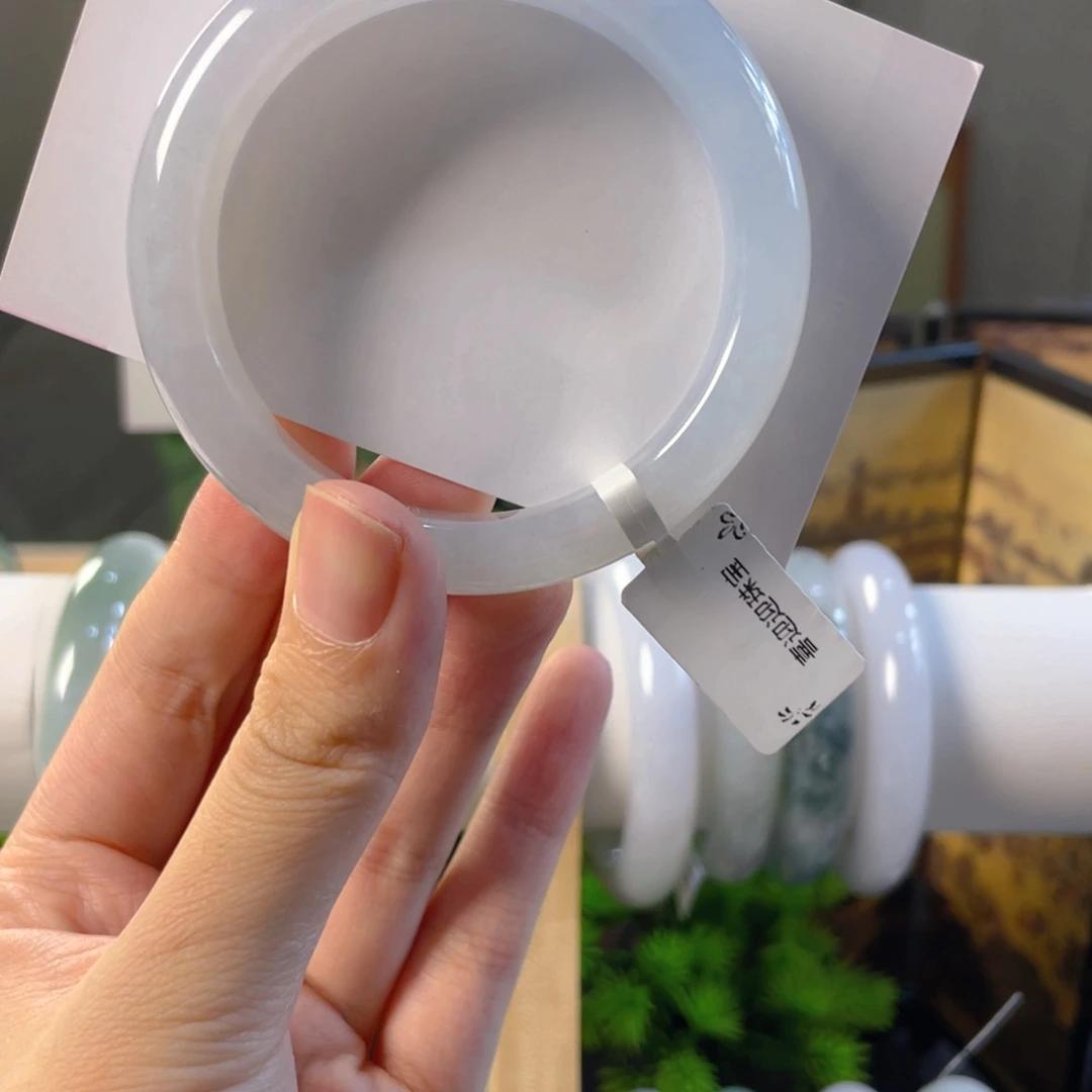 大***妮翡翠未镶嵌手镯缅甸翡翠