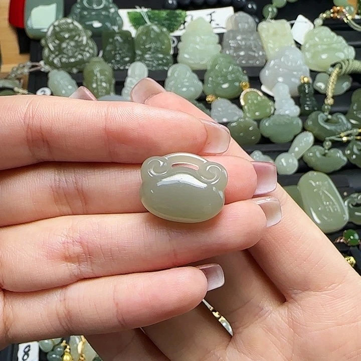 颈饰未镶嵌和田玉