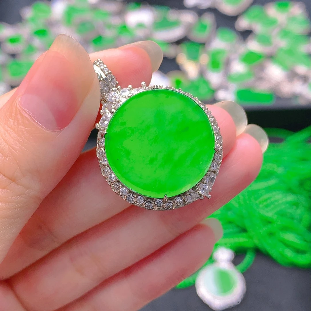 吊坠(不含链)未镶嵌翡翠