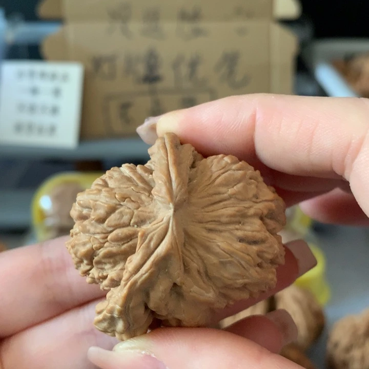 刚***好吊坠文玩核桃异形单只，有瑕疵