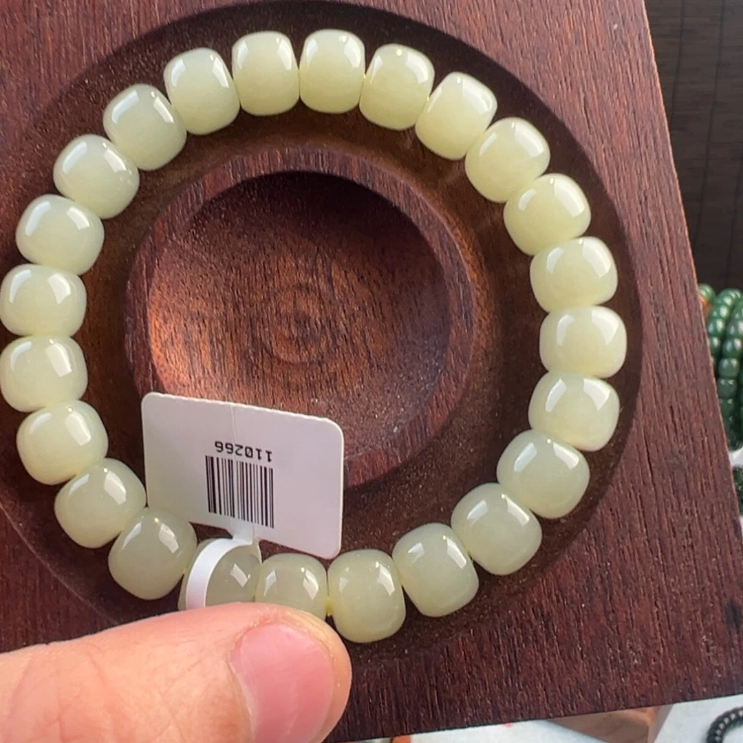 飞***秋和田玉未镶嵌手链