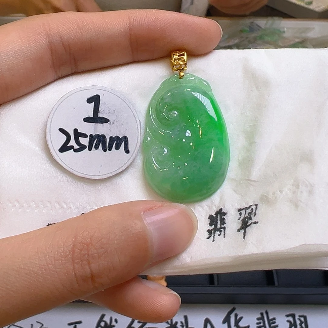 翡翠颈饰18K金镶嵌翡翠