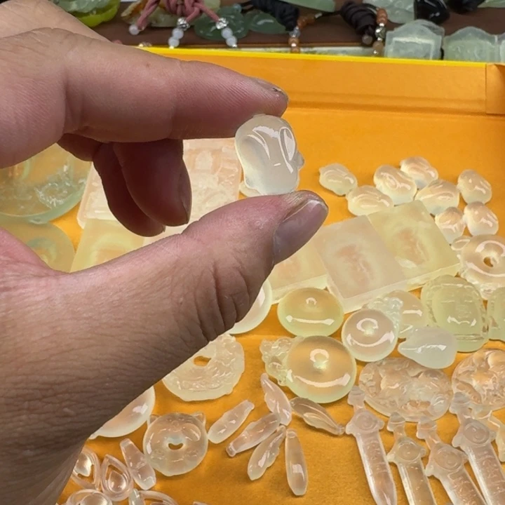 春***己蛇纹石玉未镶嵌颈饰