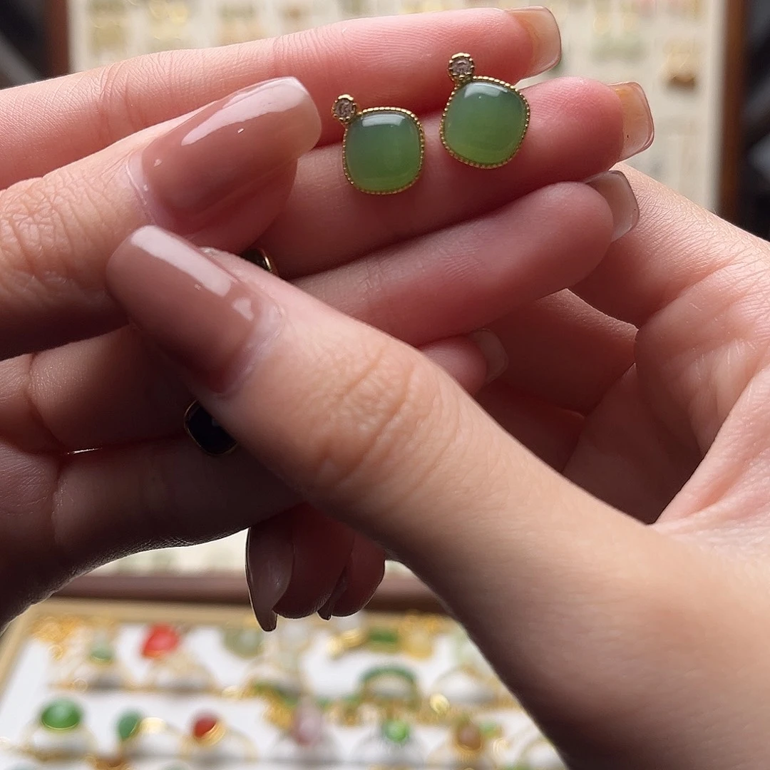 和田玉未镶嵌耳饰