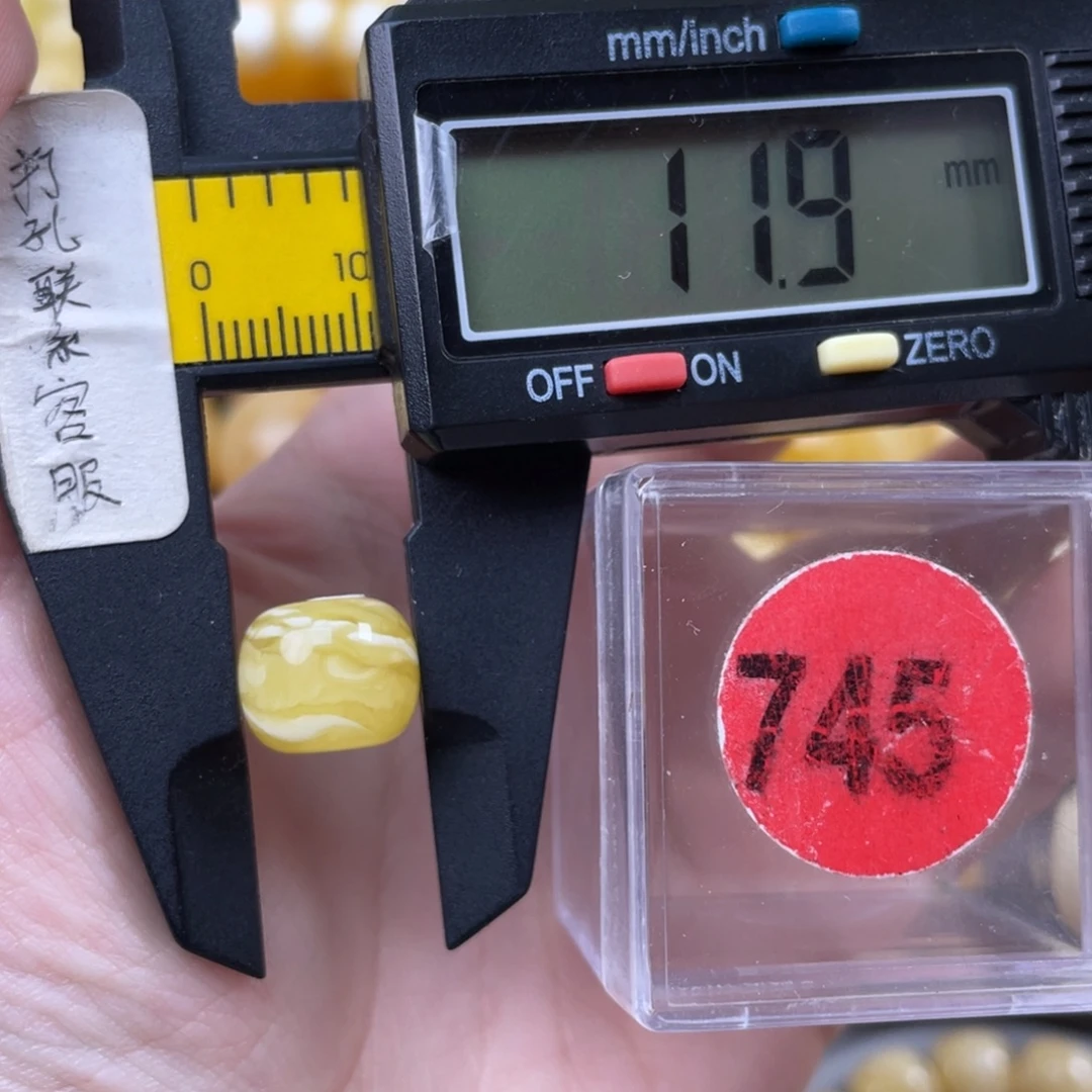 蜜蜡未镶嵌珠宝奇石