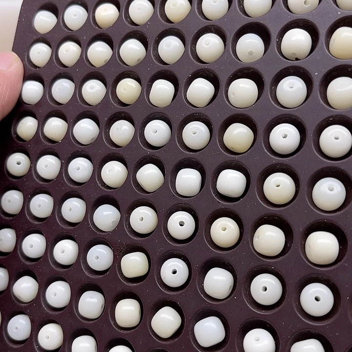 白玉菩提吊坠微瑕9-8白玉桶珠100卡灯牌宠100颗