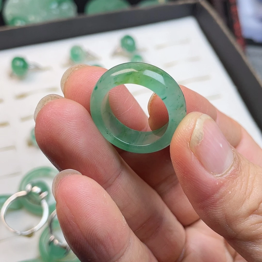 石英质玉戒圈未镶嵌奶****忌