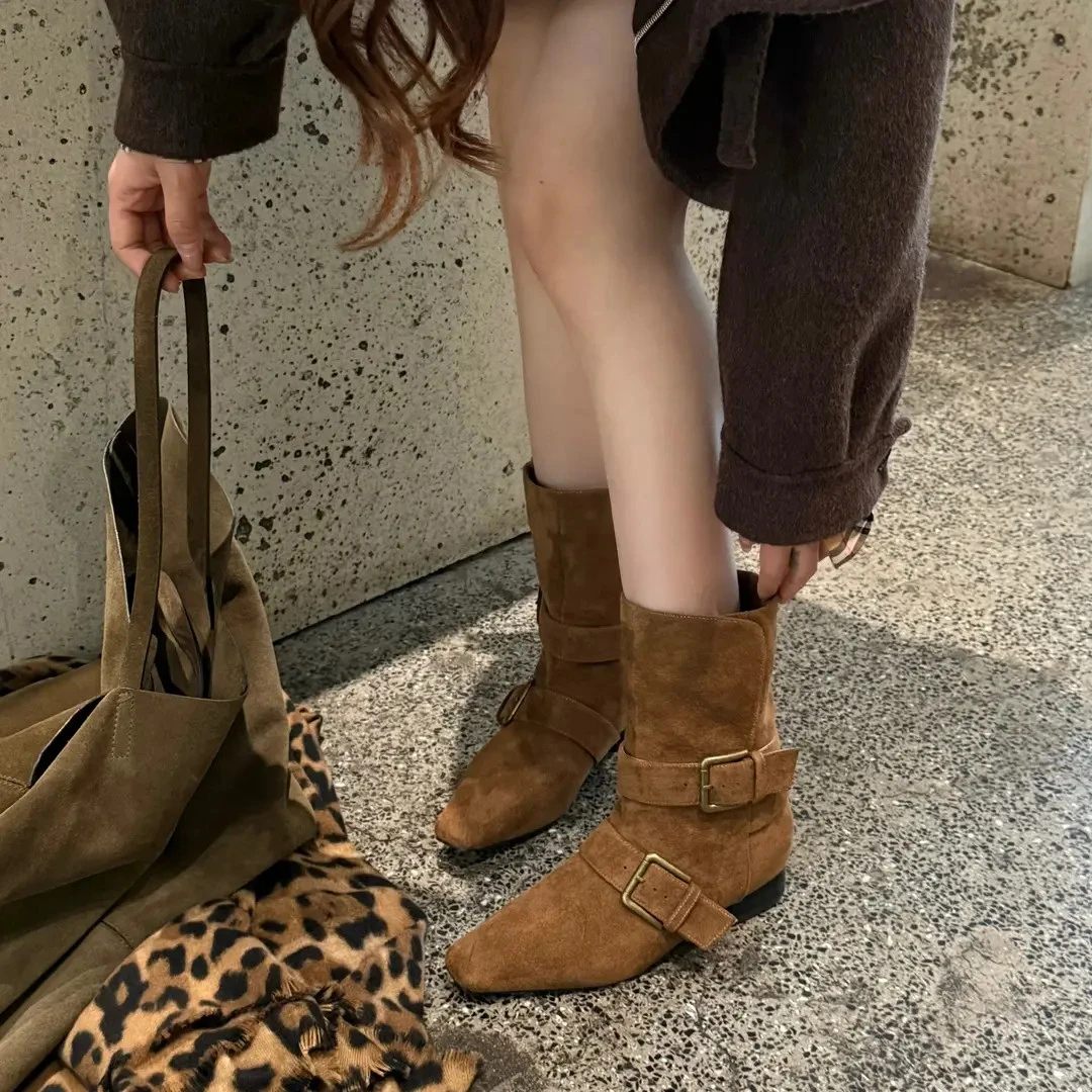 小发喵「复古金属搭扣短靴｜暖棕色调演绎低调奢华质感」777
