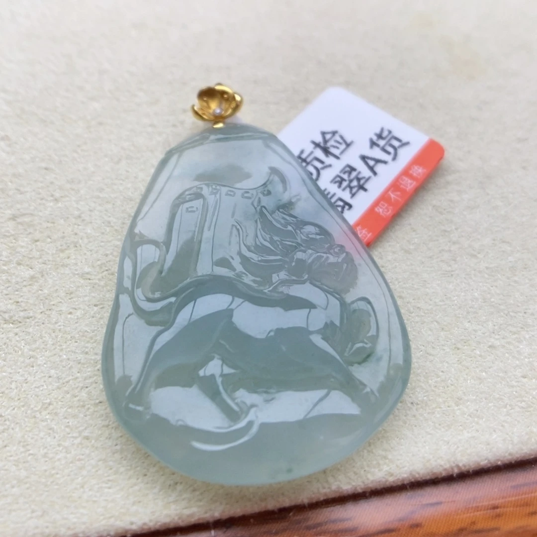 翡翠18K金镶嵌颈饰吊坠