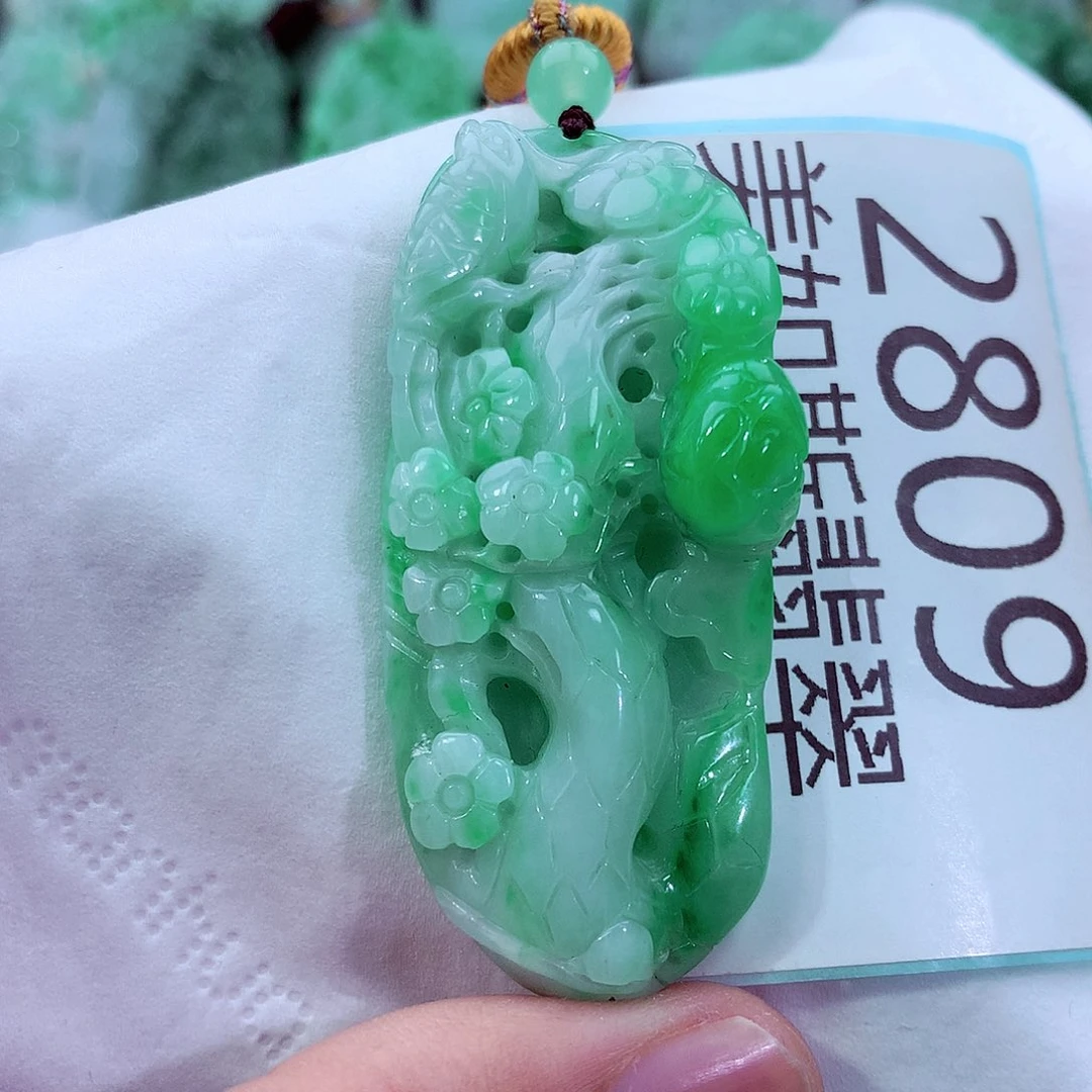 吊坠(不含链)未镶嵌翡翠