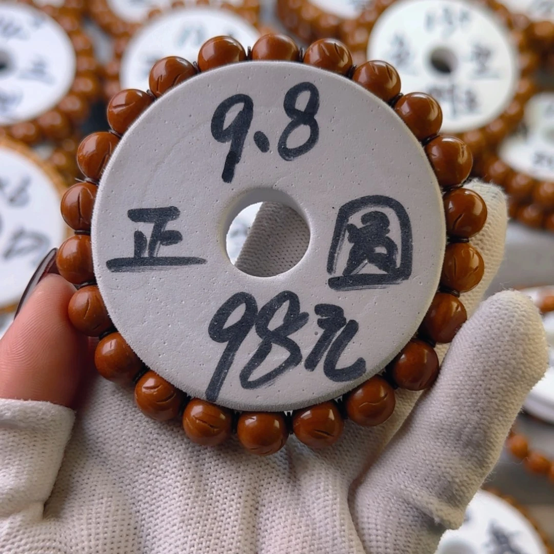 桃核吊坠?**?正圆手串