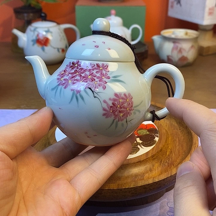 瓷片手绘紫色绣球花思亭壶