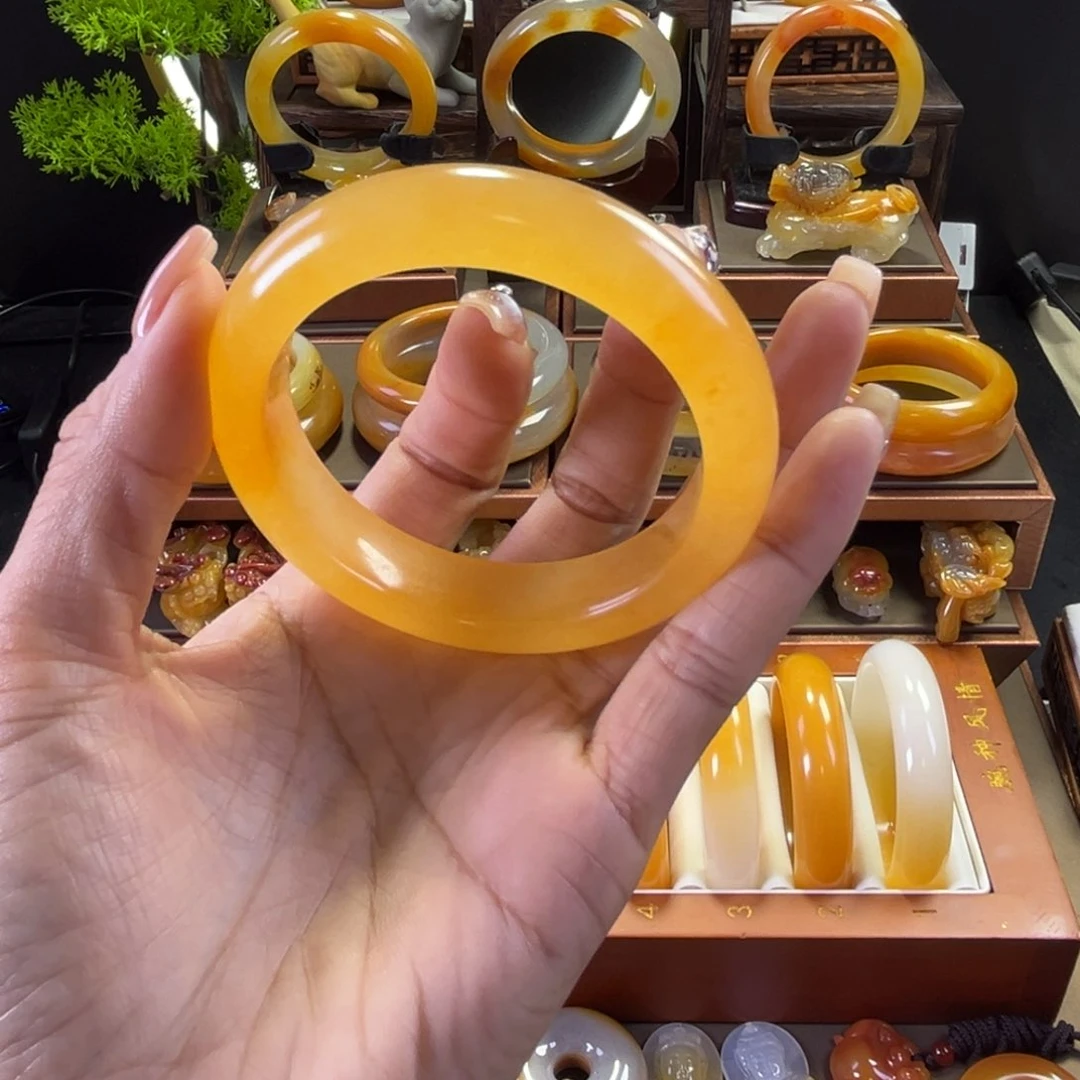 未镶嵌手镯石英质玉