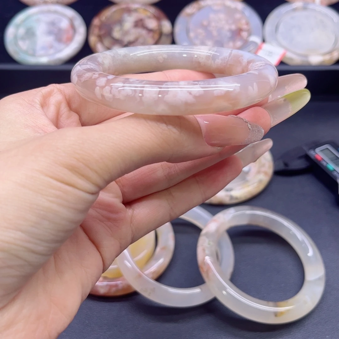 玛瑙/玉髓手镯未镶嵌5556